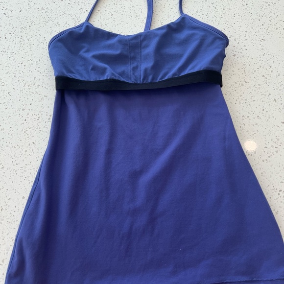 Lululemon tank top Brad built in size 6. - Picture 6 of 10